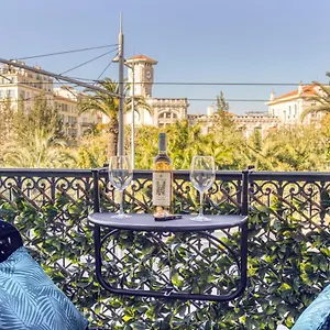 https://le-jean-jaures-long-balcony-olt-town-nice.fr-provencehotel.com